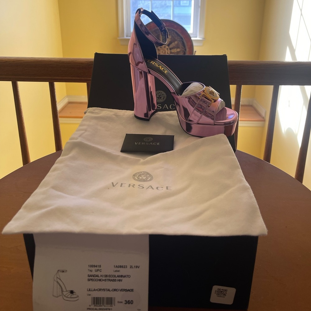 New Versace Lilac Crystal Embellished Sandals - Picture 4 of 6